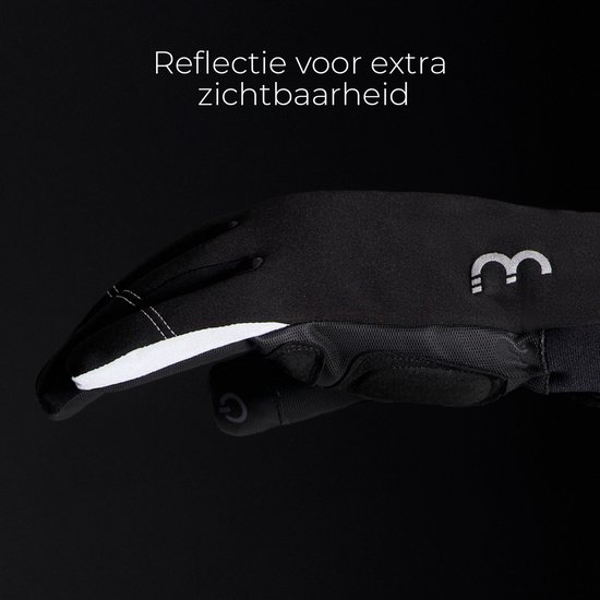 Zwarte fietshandschoen met witte reflecterende streep en een '3' logo. Tekst: 'Reflectie voor extra zichtbaarheid'.