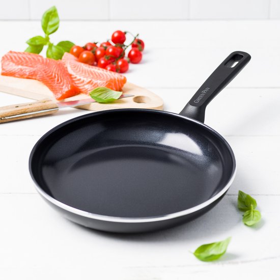 GreenPan Memphis Koekenpan 20cm - PFAS-vrije antikleeflaag – Koekenpan inductie - Keramische koekenpan – Ovenbestendig tot 160°C – Koudgrepen - Zonder deksel – Zwart