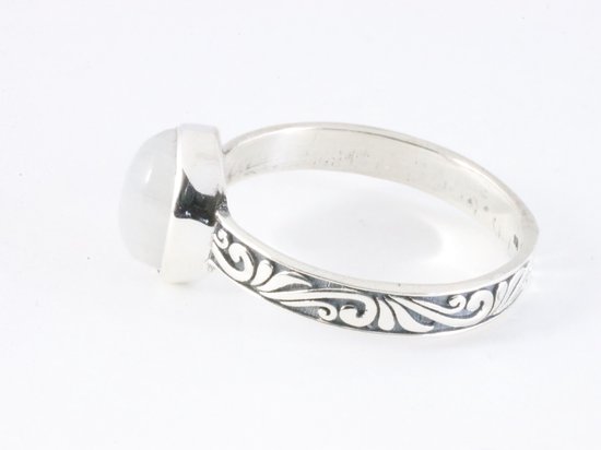 Bague en argent finement travaillée avec pierre de lune arc-en-ciel - taille 17,5