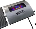 Zilverkleurige bedieningsunit met "VOLT!" logo, digitaal display met 24°C en kleurrijke indicatoren.