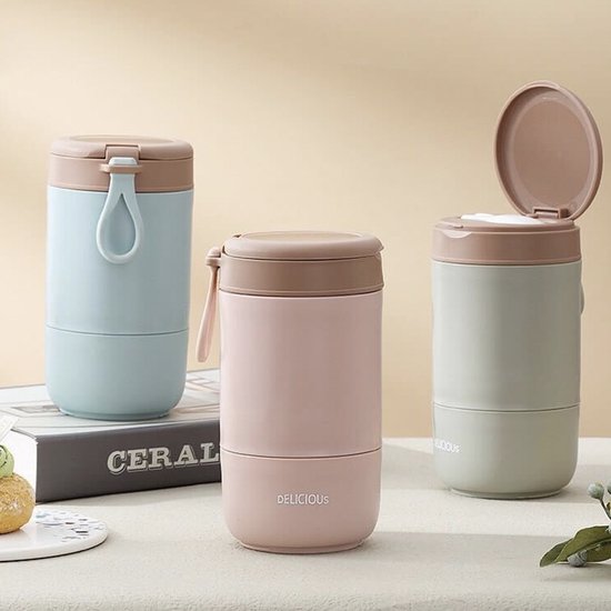 Drie lunchpots in pastelkleuren: lichtblauw, roze en lichtgroen. Met bruine deksels.