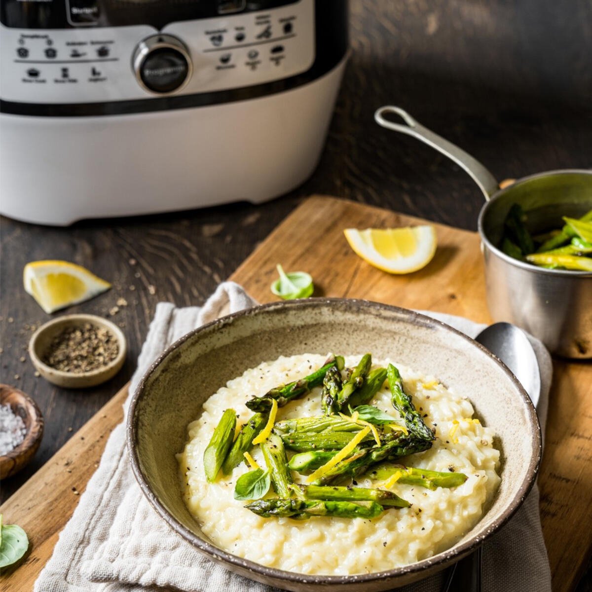 Afbeelding 3 van Rommelsbacher multifunctionele snelkookpan Mein Hans MD 1000 – 14 programma’s – Snelkoken, Rijstkoken, Sauteren, Stomen, Slowcooking, Sous-vide, Bakken en braden, Frituren – 6 liter