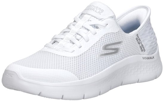 Witte Skechers GO WALK FLEX sneaker, 3/4 aanzicht, met ademende mesh en golfpatroon op de hiel.