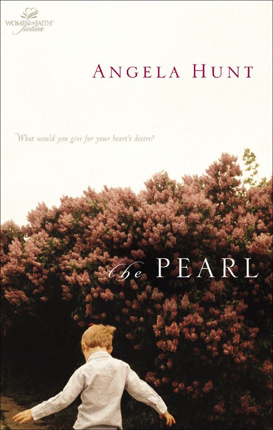 Boek kaft met paarse bloesem en jongen op de voorgrond. Titel: The Pearl, auteur: Angela Hunt.