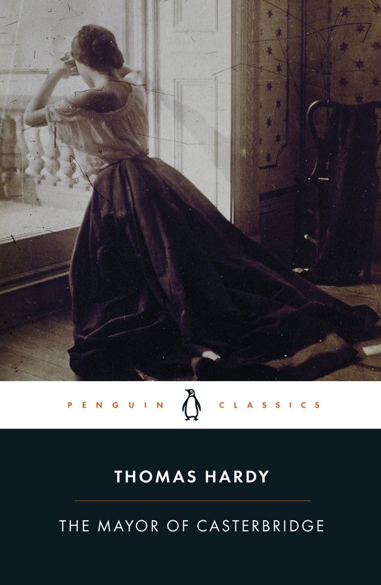 De omslag van 'The Mayor of Casterbridge' met een vrouw in een lange jurk die naar buiten kijkt.