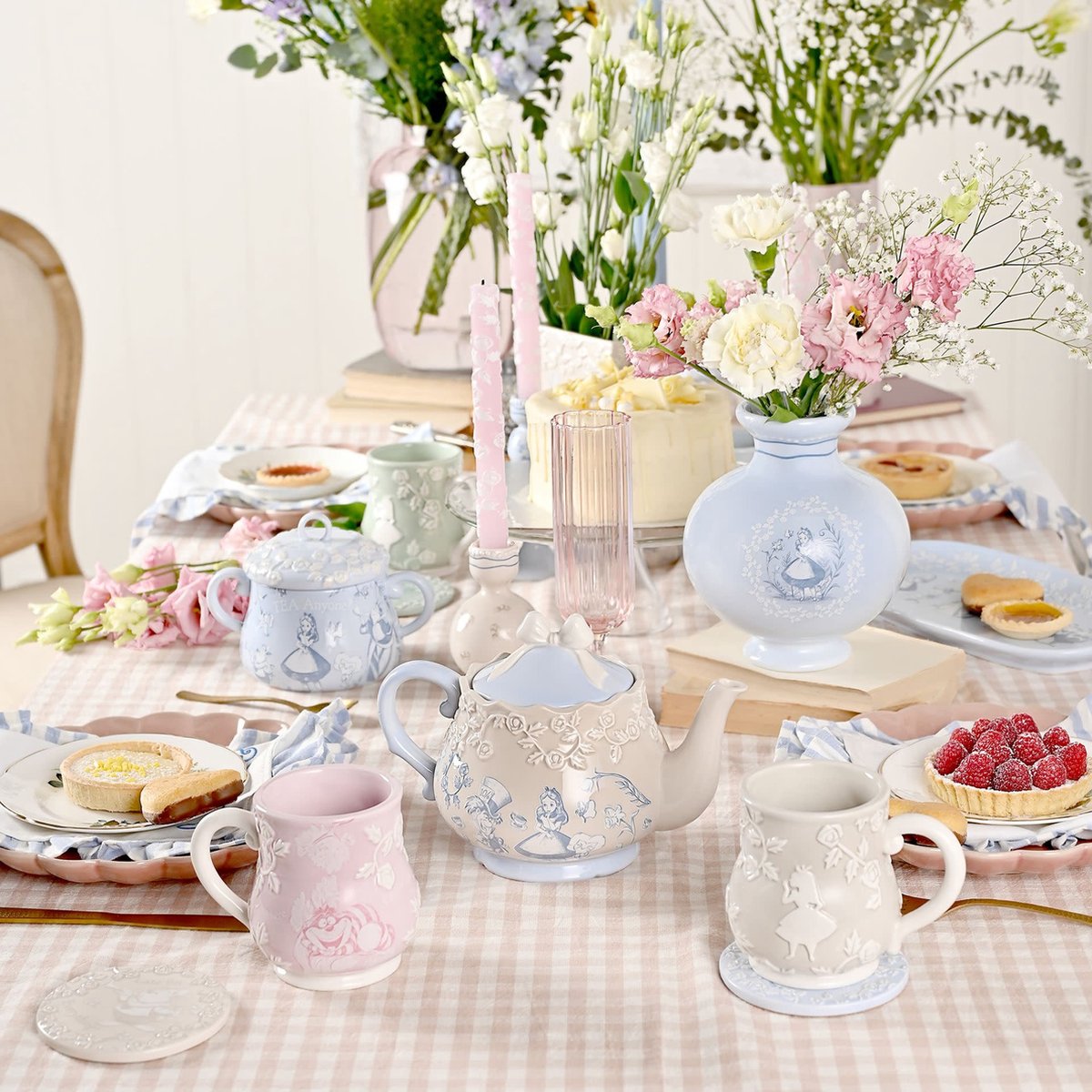 Disney Home - Alice in Wonderland - Vaas Lichtblauw