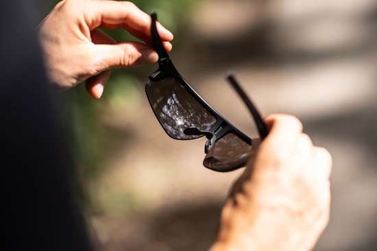 BBB Cycling Comet Lunettes de cyclisme pour homme et femme – Lunettes de sport durables – Lunettes de cyclisme adaptées pour la course, le VTT et le gravel – Zwart brillant fumé – BSG- 75