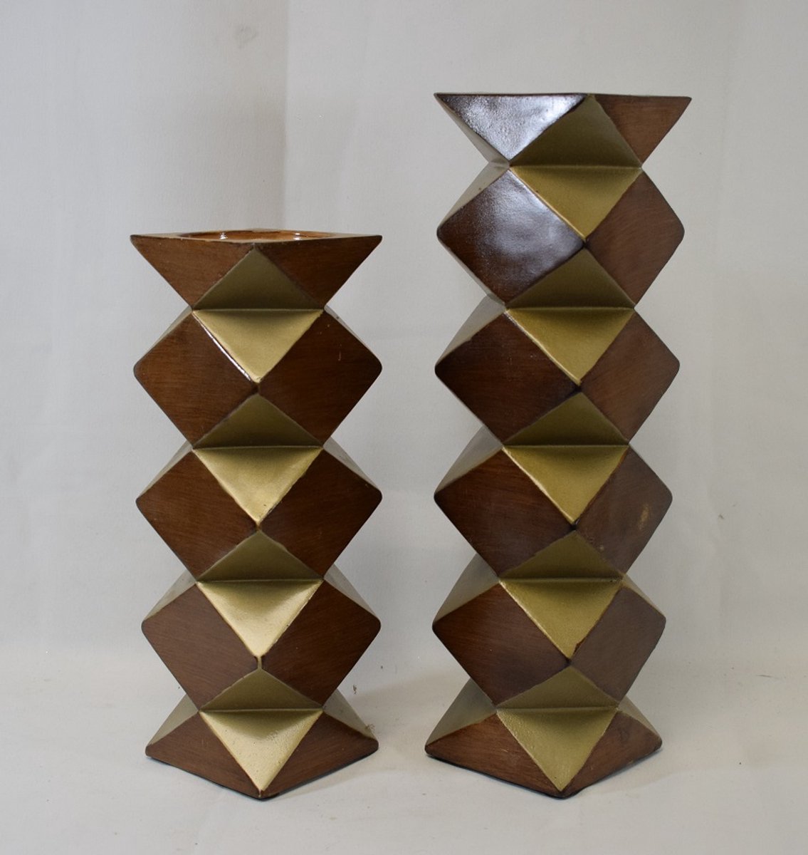 ZoeZo Design 2 stuks - kandelaar - kaarsenhouder - hout - goud - vintage - 2 hoogtes - H 27 - H 34 - vierkant 9 cm bruin - goud