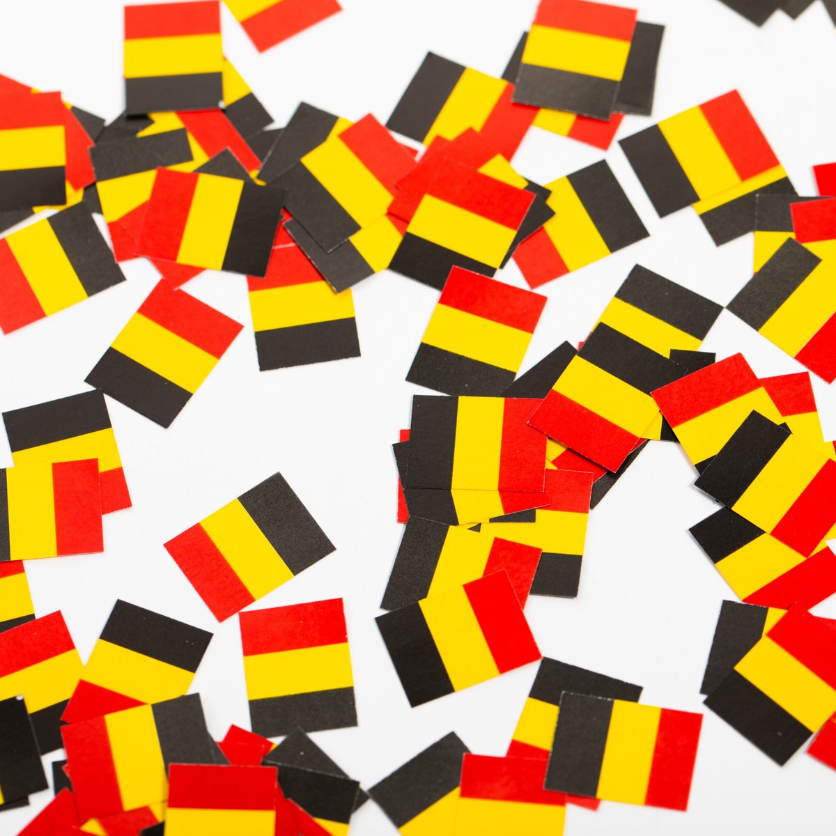 300 stuks Tafel confetti papier België - Hapjes Cocktail Tapas Zomer Terras EK WK Voetbal Decoratie Tafelconfetti