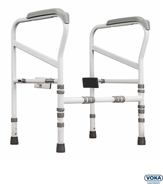 Een wit toiletframe met grijze handgrepen en grijze voetjes, staand op een witte achtergrond.