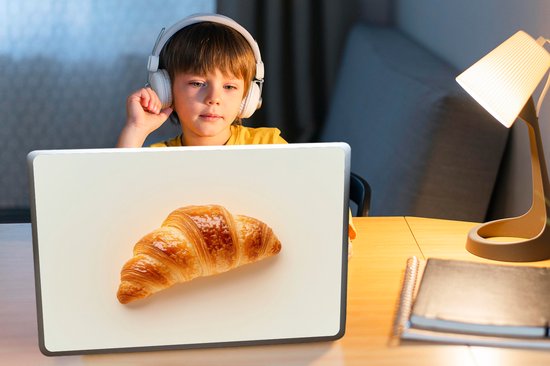 Laptop sticker - 15.6 inch - Croissant - Brood - Beige - 36x27,5cm - Laptopstickers - Laptop skin - Cover