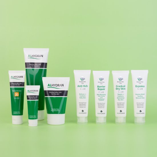 Verschillende ALHYDRAN tubes en potjes crème, waaronder SPF 30 zonnebrand.