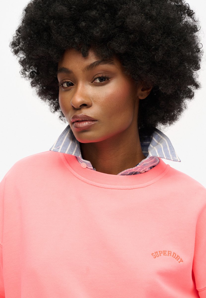 Superdry Essential Logo sweatshirt met ronde hals en relaxte pasvorm Dames Truien Koraal