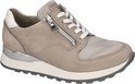 Grijze sneaker met rits, witte veters en zilverkleurige details. Zijaanzicht.