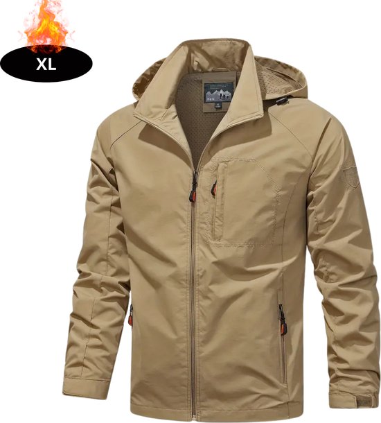 Veste d'extérieur kaki avec capuche et fermeture éclair. Marquée 'XL' avec illustration de flamme.