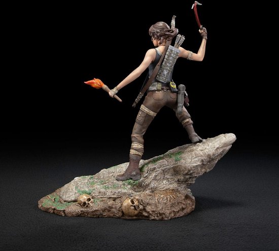 Dark Horse Tomb Raider - Statue PVC Lara Croft 23,4 Cm Avec Bras Interchangeables (Pistolet Et Hache D'Escalade) - Collection