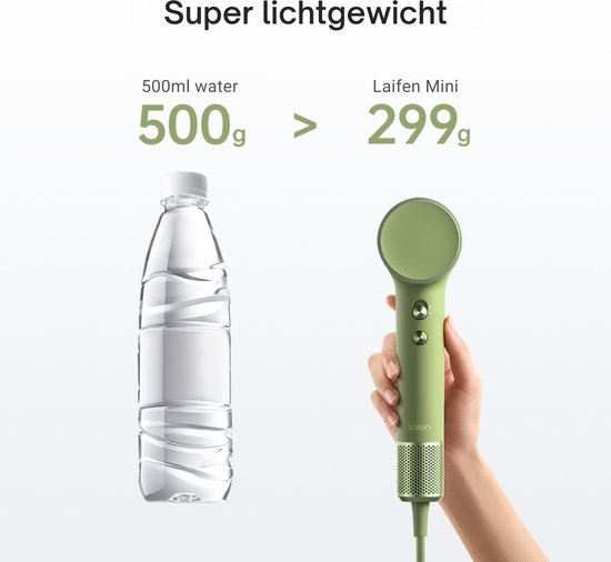 Hand die een lichte, groene Laifen Mini föhn vasthoudt, vergeleken met een fles water.