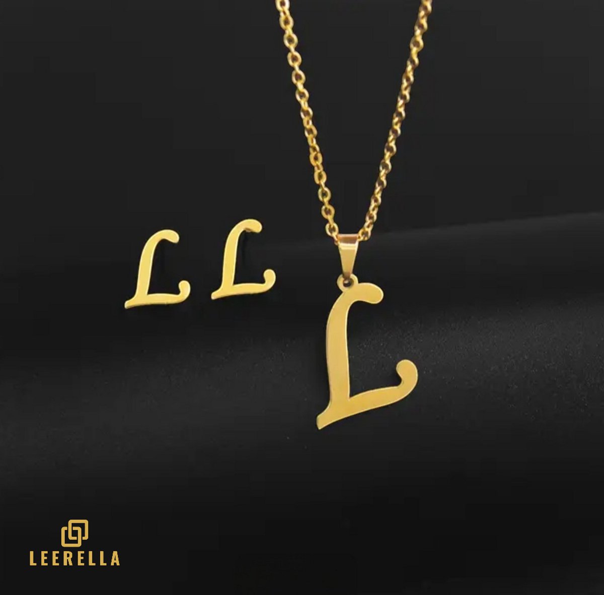 Leerella | L | Luxe Goudkleur Initialen Ketting & Oorbellen Set - Roestvrij Staal - Letters A t/m Z - Persoonlijke Sieraden voor Elke Gelegenheid Moederdag, Valentijnsdag en Verjaardag Cadeau Ketting 45 cm