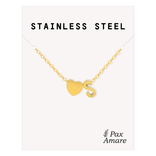 Collier doré avec un cœur et la lettre S sur une carte. 'STAINLESS STEEL'.
