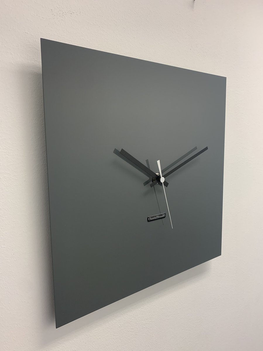 Wandklok CHANTALBRANDO -- TIME SQUARE 40 -- NARDO GREY -- MODERN DESIGN -- MADE IN HOLLAND - HOOGGLANS GRIJS