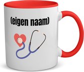 Akyol - dokter slethoscoop met eigen naam koffiemok - theemok - rood - Dokter - iemand die dokter is - ziekenhuis - hart - verjaardag - cadeau - kado - 350 ML inhoud