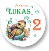 25x Turtle Stickers Met Naam Leeftijd - Verjaardag schildpad - traktatiesticker met naam - Gepersonaliseerd - Sluitstickers - Kinderfeest Traktatie - Uitdelen - Uitdeeltraktatie - Wensetiket - Rond - 40mm - Glossy sticker