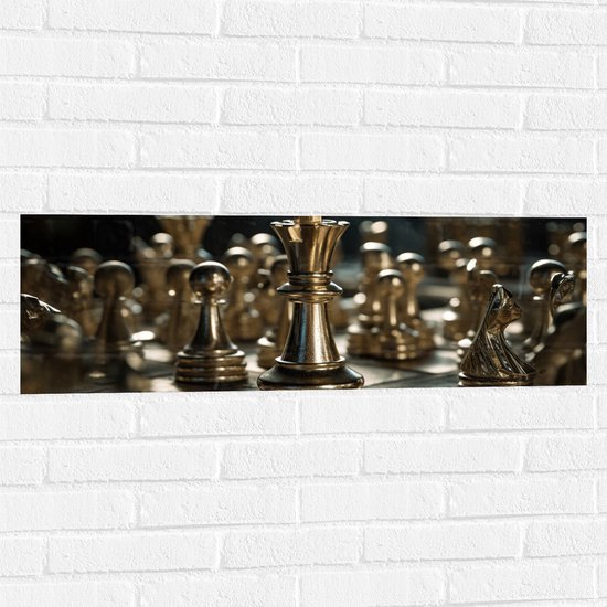 Muursticker - Gouden Schaakstukken op Schaakbord - 90x30 cm Foto op Muursticker