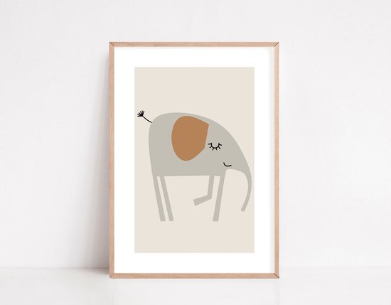 Éléphant gris avec une tache brune sur l'oreille et un fond beige.
