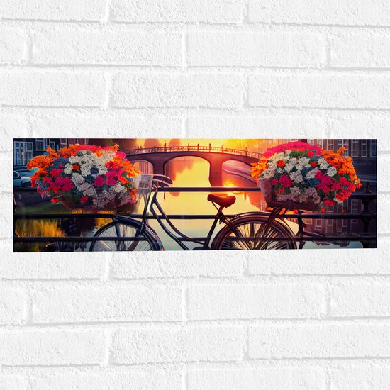 Muursticker - Zwarte Fiets Geparkeerd bij de Grachten tijdens Zonsondergang - 60x20 cm Foto op Muursticker