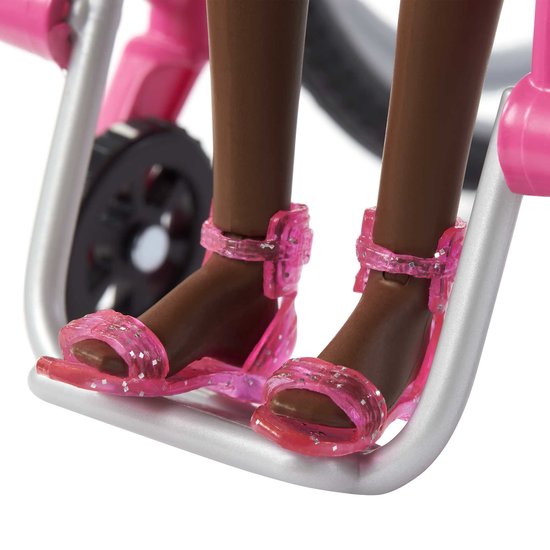 Barbie Morena Fashionistas - Avec poupée en fauteuil roulant - Or - Fashion  Doll