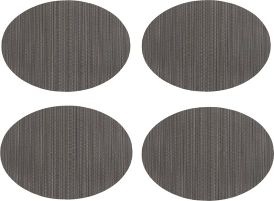 Quatre sets de table ronds gris côte à côte.