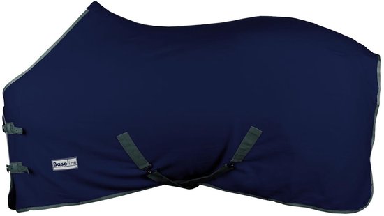 Donkerblauwe Baseline fleece deken voor paarden met grijze bies, borstsluitingen en buiksingels.