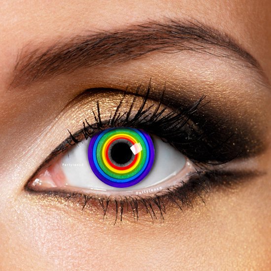 Een oog met een regenboogkleurige Partylens. Goudkleurige oogschaduw.