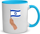 Akyol - israël vlag met hand koffiemok - theemok - blauw - Israël - mensen die liefde willen geven aan israel - degene die van israël houden - supporten - oorlog - verjaardagscadeautje - gift - geschenk - kado - 350 ML inhoud