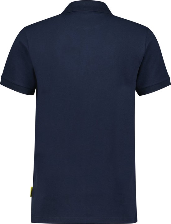 Donkerblauw poloshirt van NOMAD, achterkant. Korte mouwen, ribgebreide kraag en manchetten.