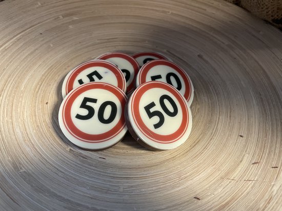 Chocolade verkeersborden 50 - 50 jaar chocola cadeau - jubileum - chocolade cadeau - verjaardag - 50 mm diameter | circa 10 mm dik - 20 stuks - 20 gram per stuk