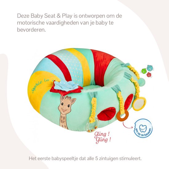 Gestreepte rug in rood, geel, blauw en mintgroen. Giraf en tekst 'Sophie la girafe'.