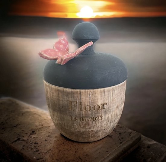 Babyurn - urn - urn voor baby - asurn - crematieurn baby - gemaakt van hout - met gravering naam een datum