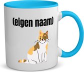 Akyol - kat met eigen naam koffiemok - theemok - blauw - Katten - katten liefhebbers - mok met eigen naam - iemand die houdt van katten - verjaardag - cadeau - kado - 350 ML inhoud