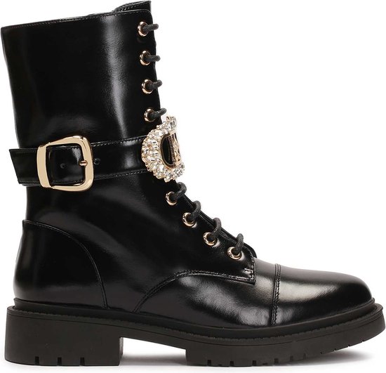 Flat boots with detachable decorative strap