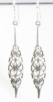 Lange opengewerkte zilveren oorbellen