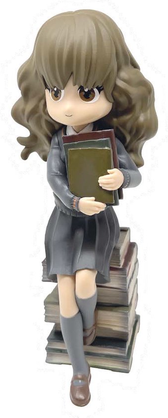 Figurine Harry Potter sur une pile de Grimoires - Boutique Harry Potter