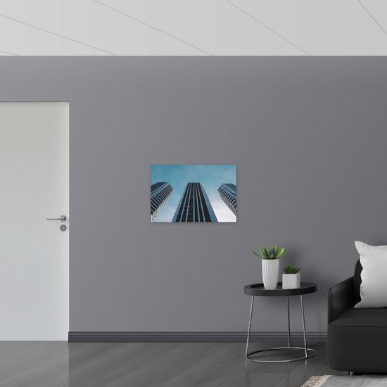 Muursticker - Gebouwen - Flats - Hoog - Onderaanzicht - Ramen - 75x50 cm Foto op Muursticker