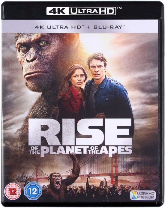 Rise of the Planet of the Apes 4K Ultra HD Blu-ray hoes. Close-up van een aap, met op de achtergrond mensen en een brug.