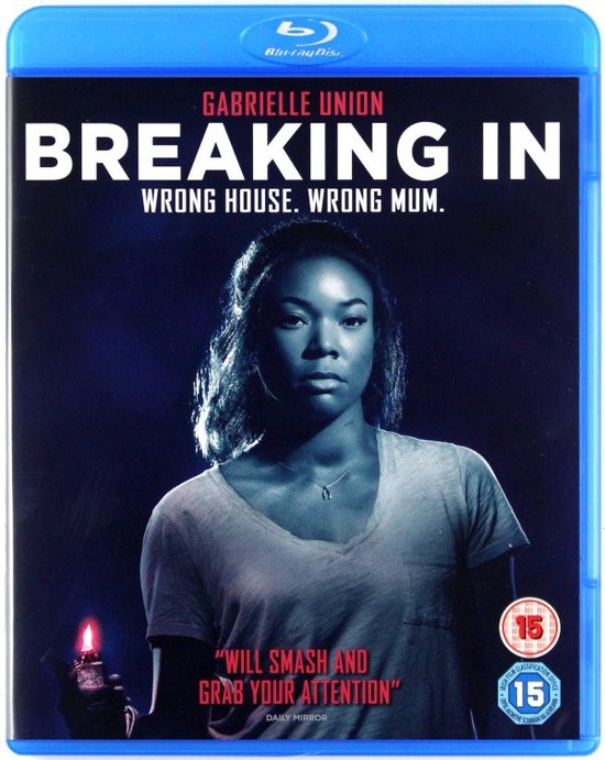 Gabrielle Union staat naar voren kijkend met een kaars in haar hand, op de voorkant van de "Breaking In" Blu-ray hoes.