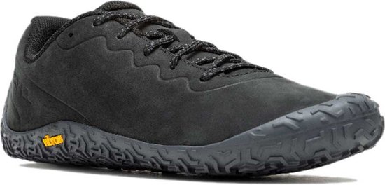 Zwarte Merrell Vapor Glove 6 LTR schoen met een gripvast Vibram zoolpatroon.