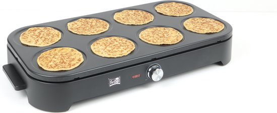 Zwarte elektrische pannenkoekenmaker met 8 goudbruine pannenkoekjes.