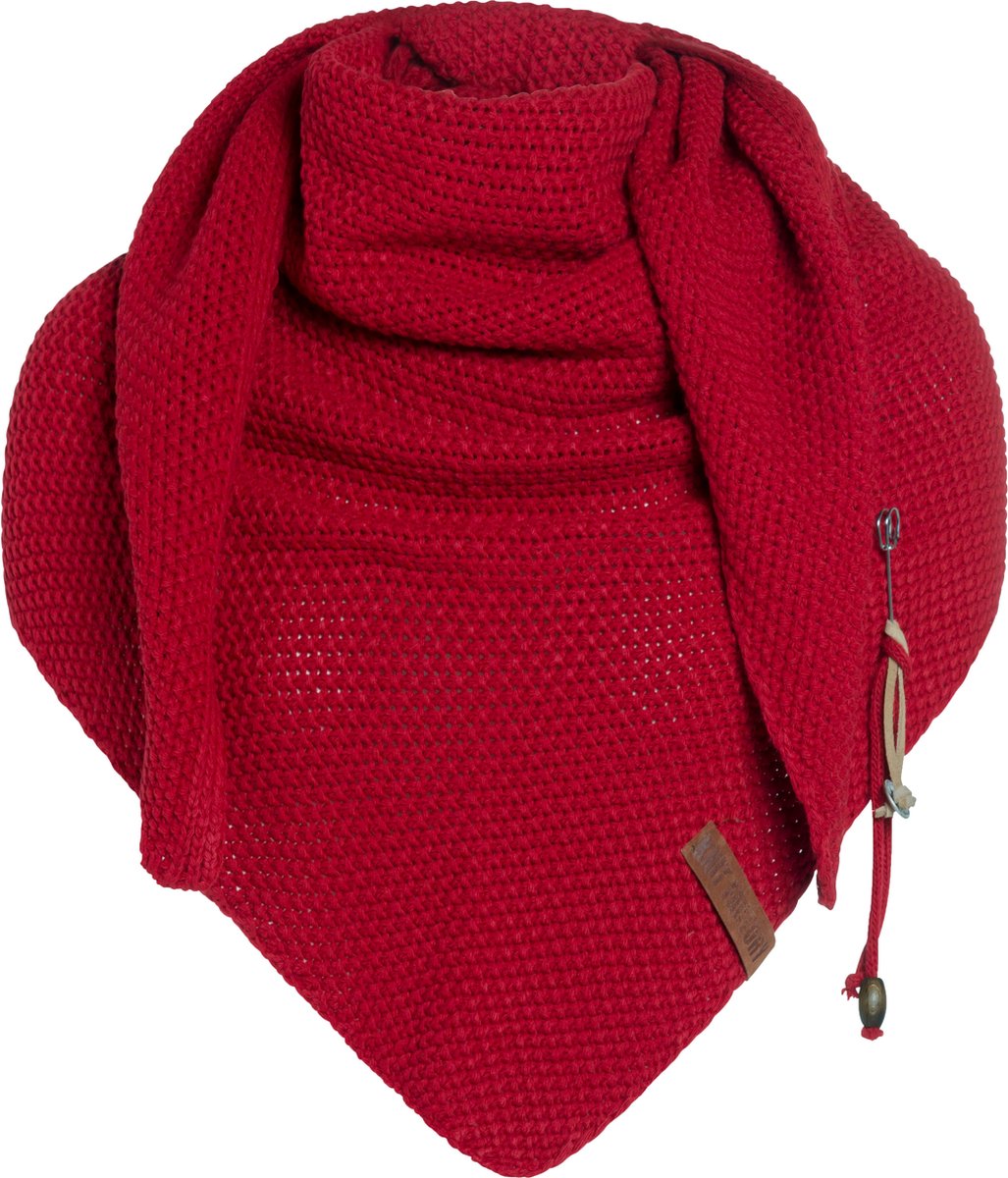 Knit Factory Coco Gebreide Omslagdoek - Driehoek Sjaal Dames - Dames sjaal - Wintersjaal - Stola - Wollen sjaal - Rode sjaal - Bright Red - 190x85 cm - Inclusief sierspeld