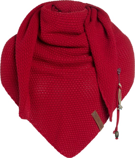 Knit Factory Coco Gebreide Omslagdoek Bright Red - Driehoek Sjaal Dames - XXL sjaal - Rood - 190x85 cm - Inclusief sierspeld