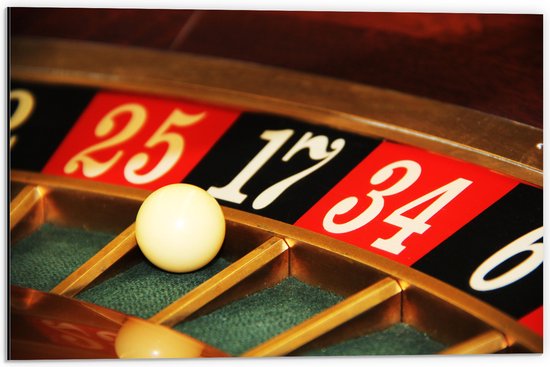 Dibond - Bal in Roulette Bord - 60x40 cm Foto op Aluminium (Wanddecoratie van metaal)